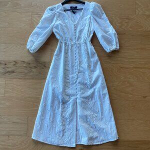 White floral appliqué dress!